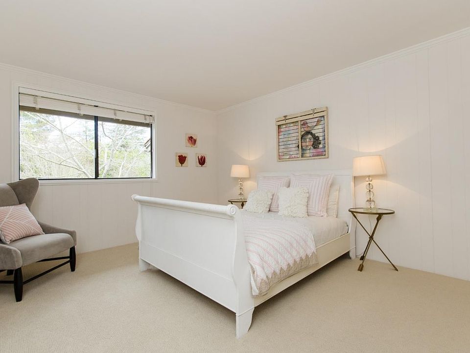 1st image of 462 Sand Hill Cir