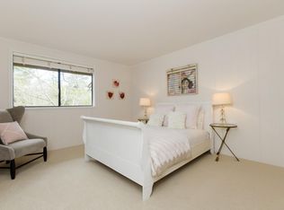 462 Sand Hill Cir, Menlo Park, CA 94025