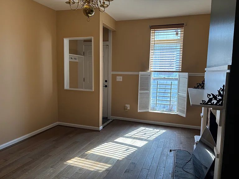 1012 W Pratt St — Photo 4