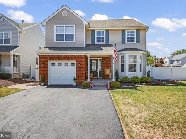 2 Devonshire Dr, Hazlet, NJ 07730
