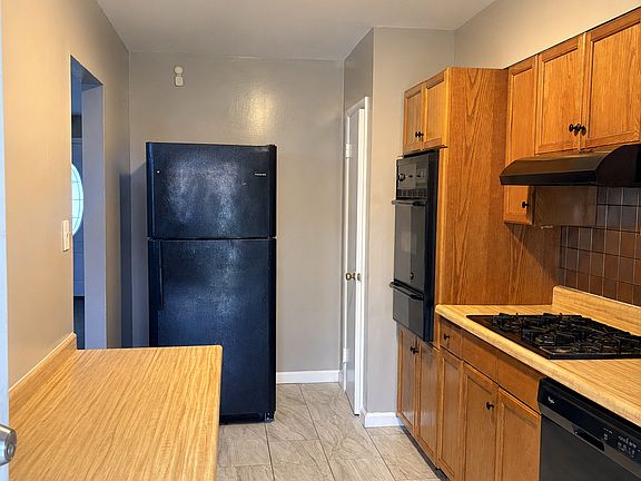 5th image of 4821 Williston St