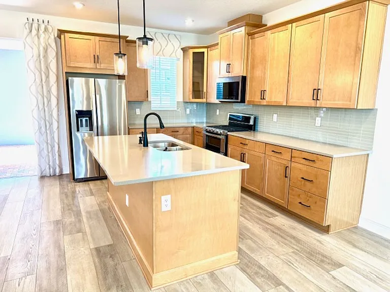 1825 Coastal Ct — Photo 10