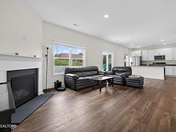 5th image of 2424 Limelight Ln