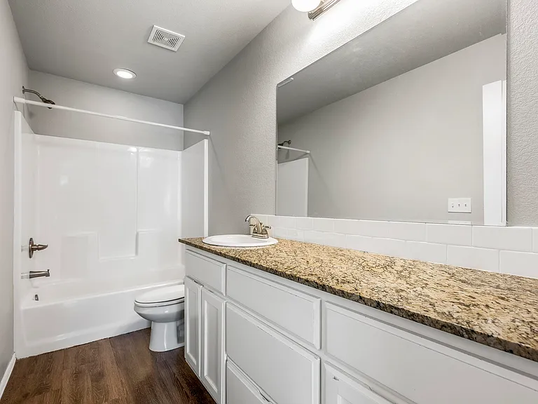 818 Baker St NW — Photo 9