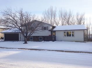 921 18th St W, Dickinson, ND 58601