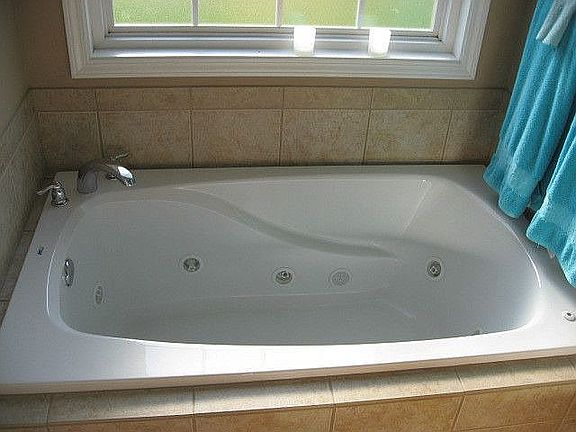 Whirlpool in Master Bath