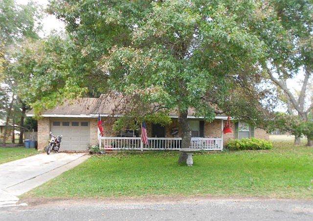 1st image of 305 Queen Bee Dr