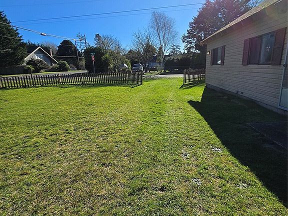 3rd image of 3403 Pacific Way