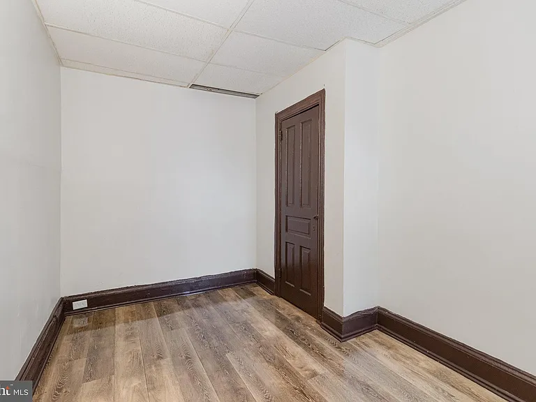 1353 Howard St — Photo 17