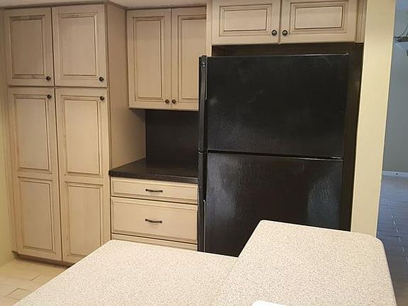 2nd image of 859 Pinewood Ter W