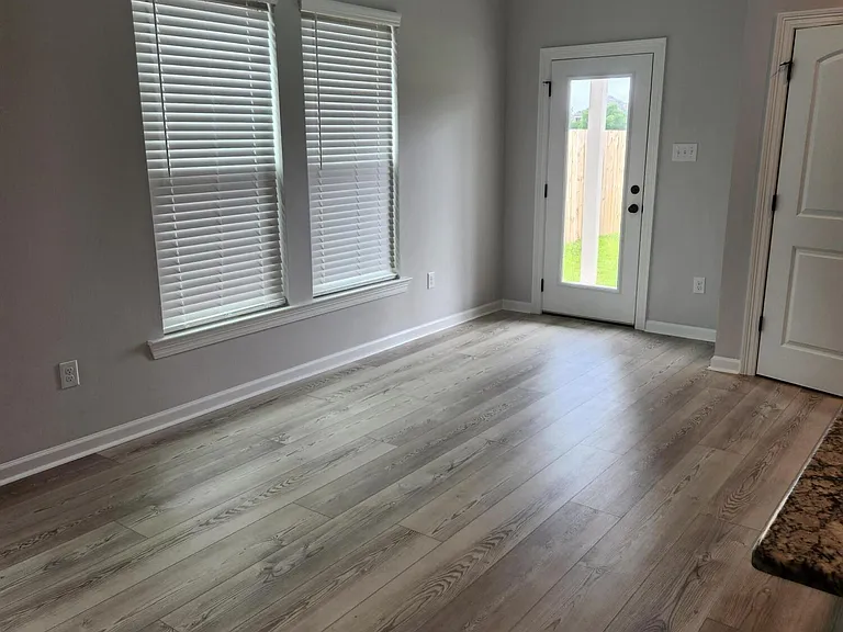 221 Wakely Ct — Photo 4