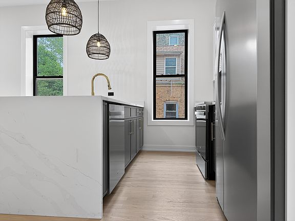 5th image of 1416 N Maplewood Ave #1