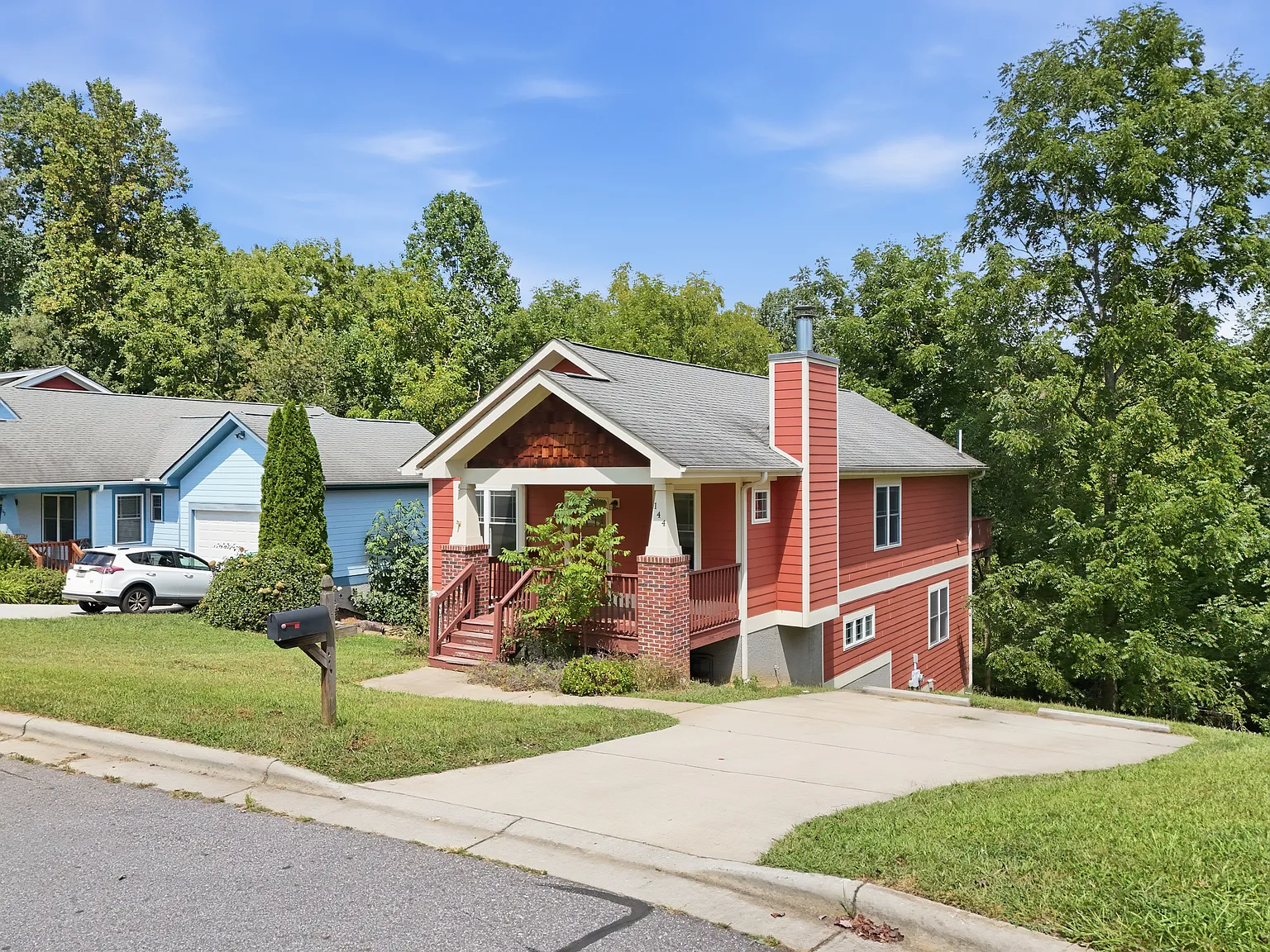 5 bed, 2556 sqft, $2,950 — Photo 4