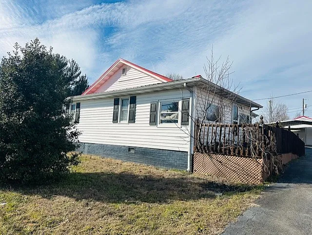 3604 W Dixon Blvd — Photo 3