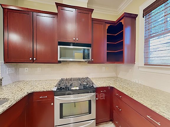 5th image of 324 McAdoo Ave