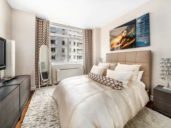 212 East 57th Street image 7 of 9