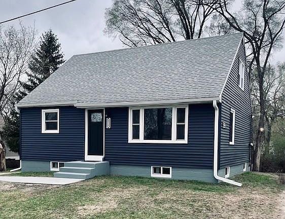 5th image of 2115 E River Rd NE