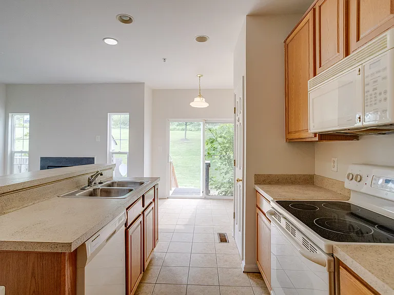 103 Buttonwood Ct — Photo 15