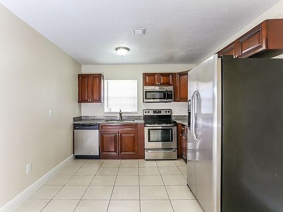 4th image of 2559 Florida St
