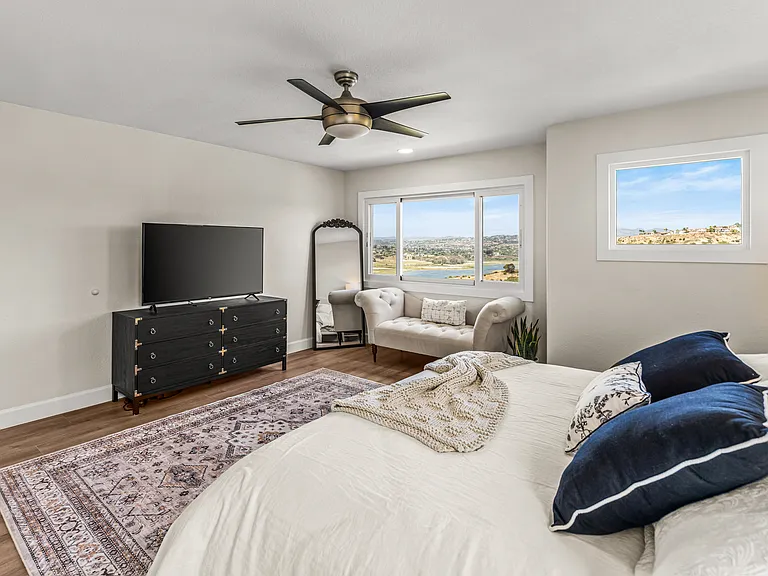 1807 Amalfi Dr — Photo 40