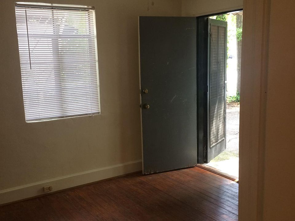 2nd image of 2834 Devine St APT F