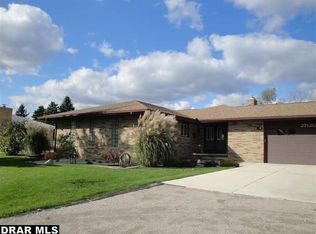 27120 Will Carleton Rd, Flat Rock, MI 48134
