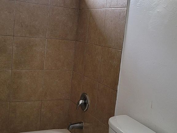 5th image of 20421 Saticoy St #27