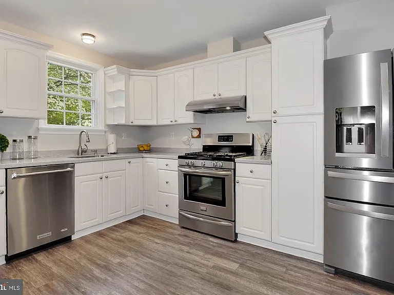 3710 Burrows Ave — Photo 16