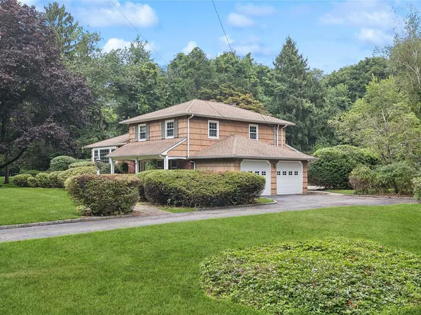 104 Buttercup Lane, Huntington, NY 11743