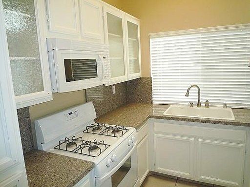 3rd image of 23890 Bennington Dr