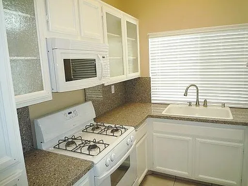 23890 Bennington Dr — Photo 3