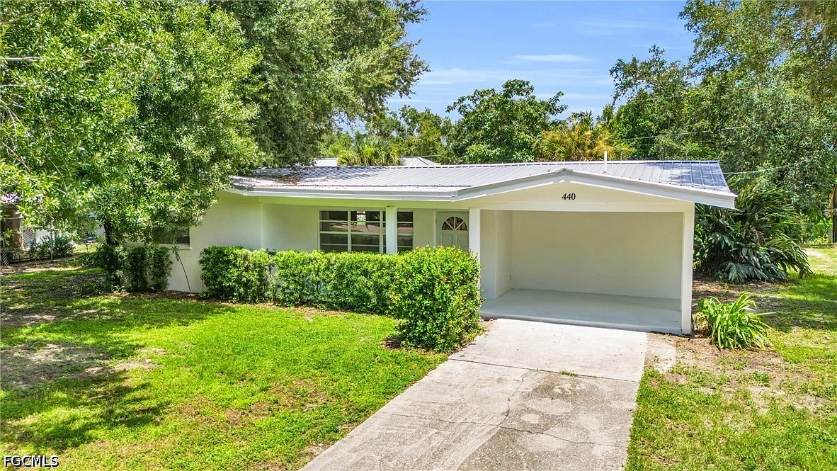 3 bed, 2.0 bath, 1435 sqft, $2,000 — Photo 3