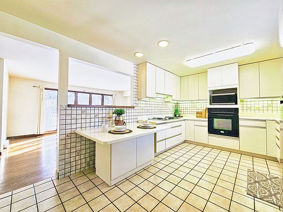 4th image of 1108 S Ahrens Ave