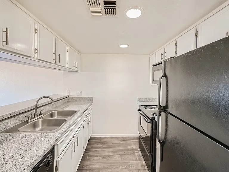 1325 W Guadalupe Rd — Photo 24