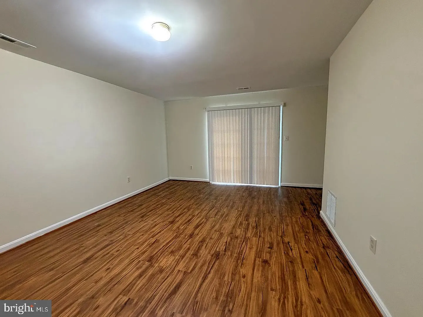 3 bed, 2.5 bath, 2070 sqft, $3,200 — Photo 4