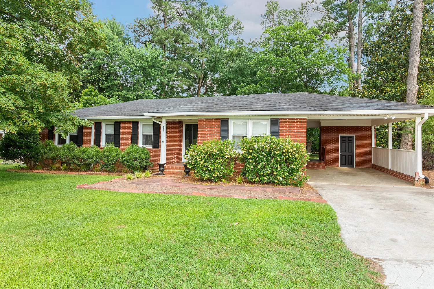3 bed, 1467 sqft, $1,850 — Photo 1