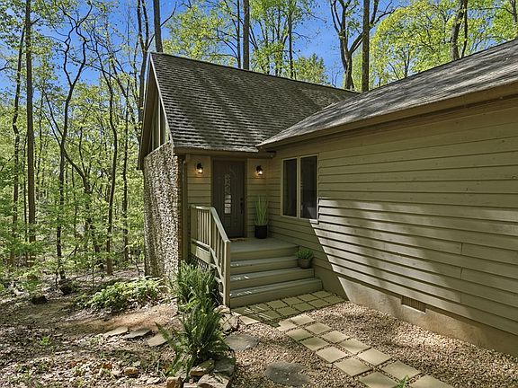 3rd image of 225 Windflower Dr