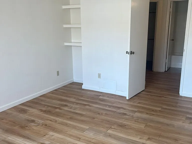 2490 Village Grn — Photo 8