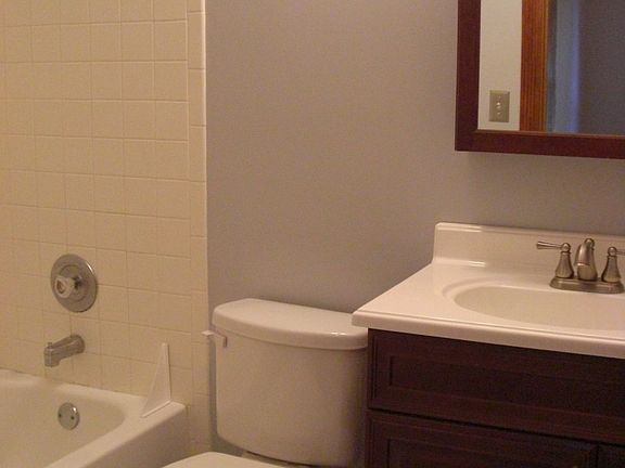 2242 Highfield Lane Bathroom