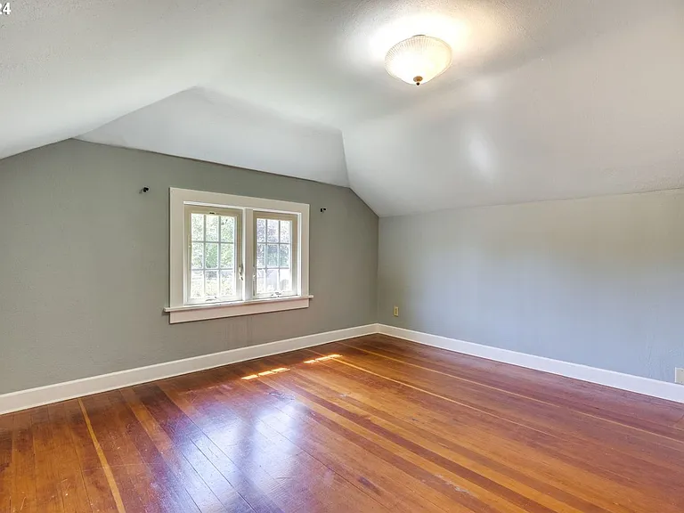 2430 SE Park Ave — Photo 25