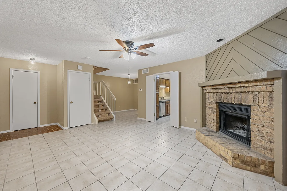Building Photo - 14800 Enterprise Dr #22D
