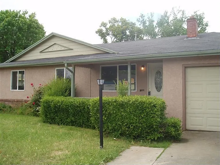 2240 Rhoda Way photo 1