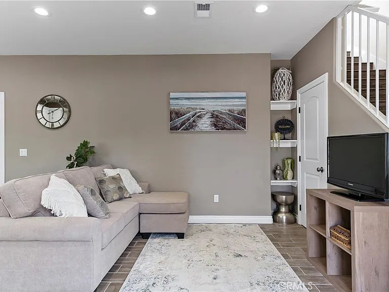 14102 Edwards — Photo 2