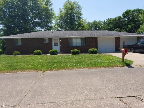100 E Lubeck Hills Dr, Washington, WV 26181