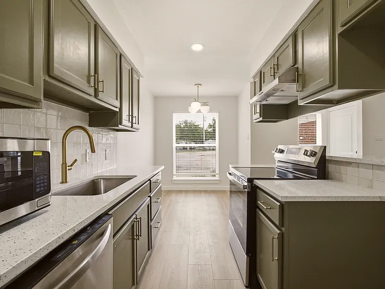 908 Isbell Rd #A — Photo 4