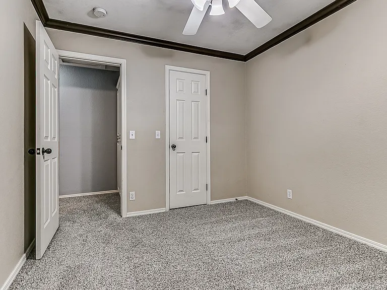 323 Potomac Dr — Photo 39