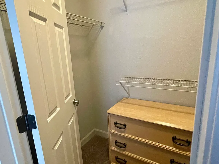 Closet 2 (3rd floor)