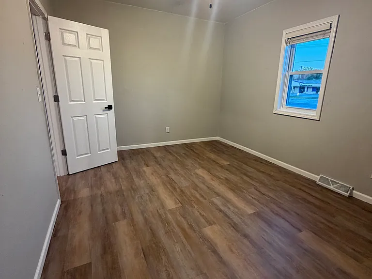 2317 Glendale Ave — Photo 6