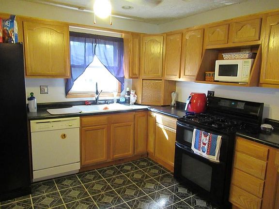 2nd image of 3074 Villa Ave