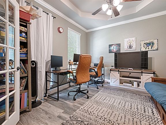 3rd image of 1053 Legacy Oaks